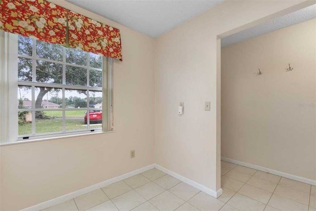 合同活跃: $185,000 (2 贝兹, 2 浴室, 1021 平方英尺)