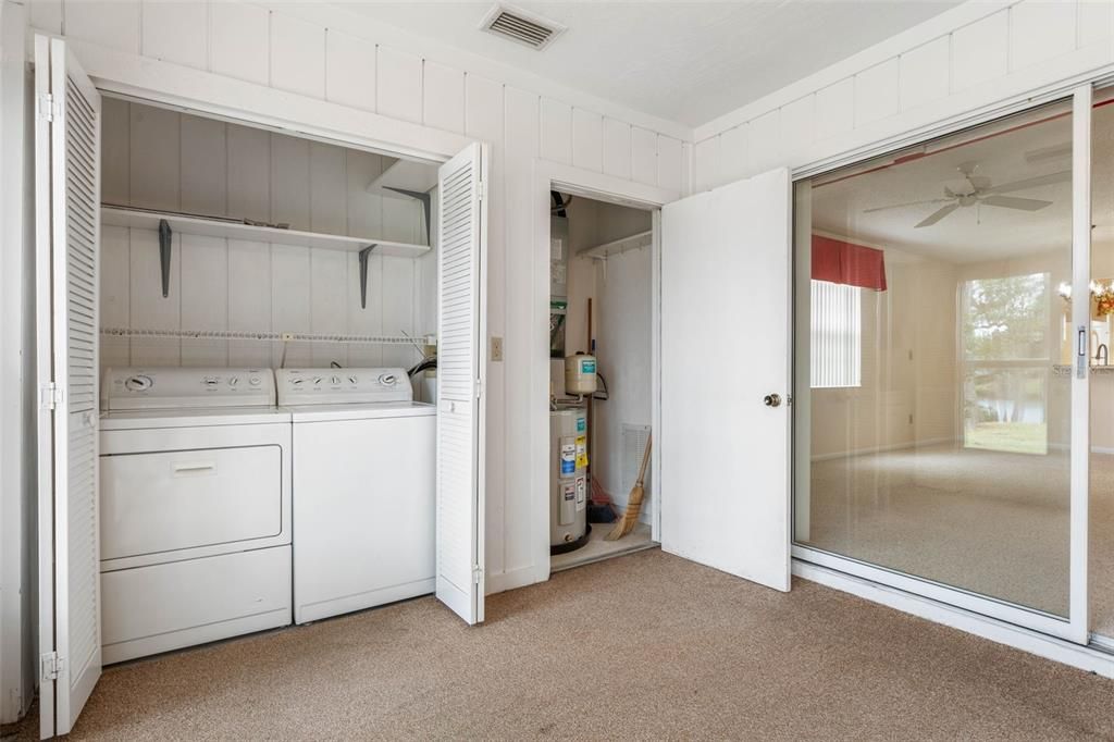 合同活跃: $185,000 (2 贝兹, 2 浴室, 1021 平方英尺)