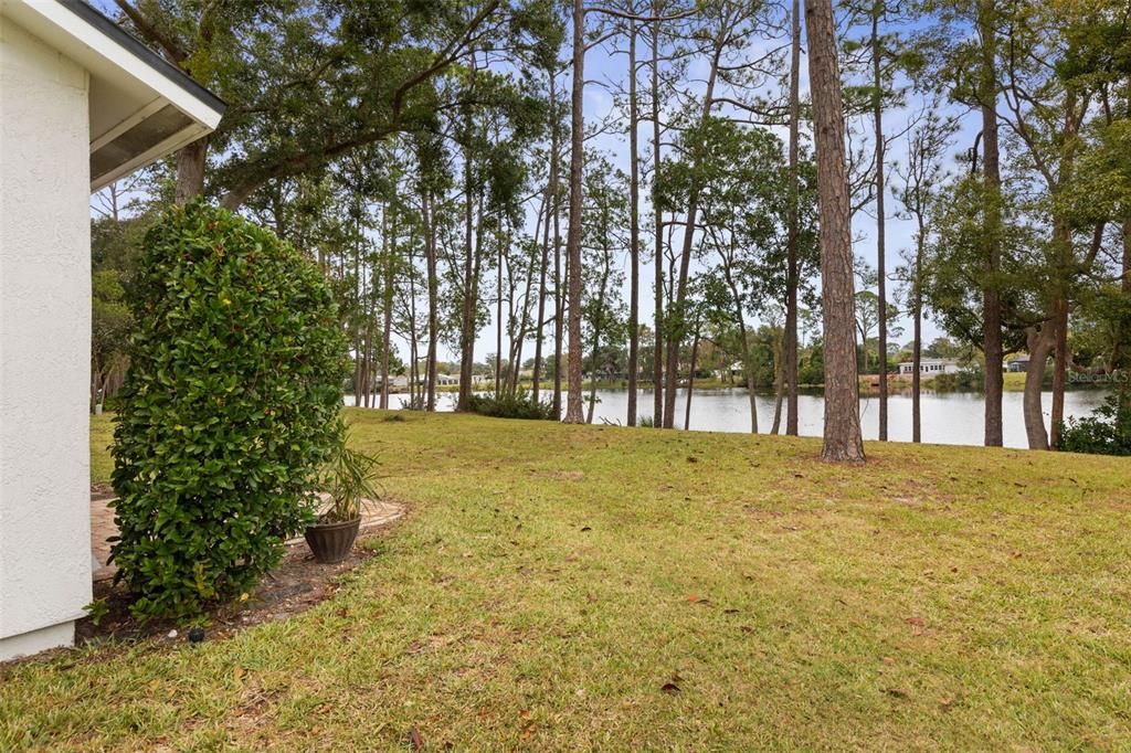 合同活跃: $185,000 (2 贝兹, 2 浴室, 1021 平方英尺)