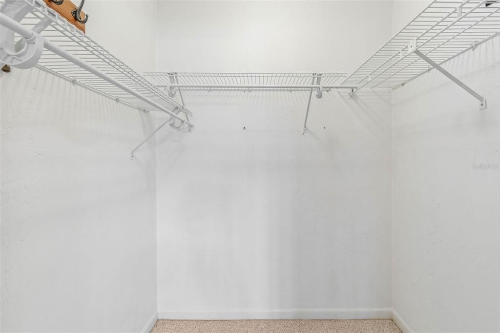 合同活跃: $185,000 (2 贝兹, 2 浴室, 1021 平方英尺)