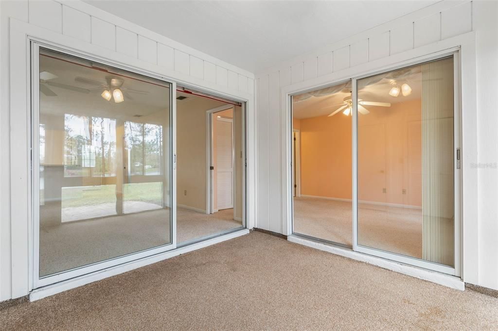 合同活跃: $185,000 (2 贝兹, 2 浴室, 1021 平方英尺)