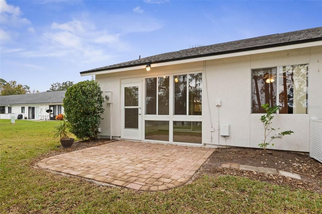 合同活跃: $185,000 (2 贝兹, 2 浴室, 1021 平方英尺)