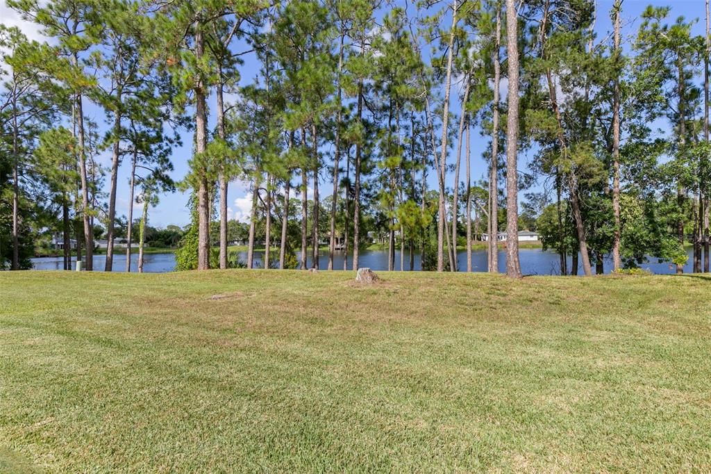 合同活跃: $185,000 (2 贝兹, 2 浴室, 1021 平方英尺)