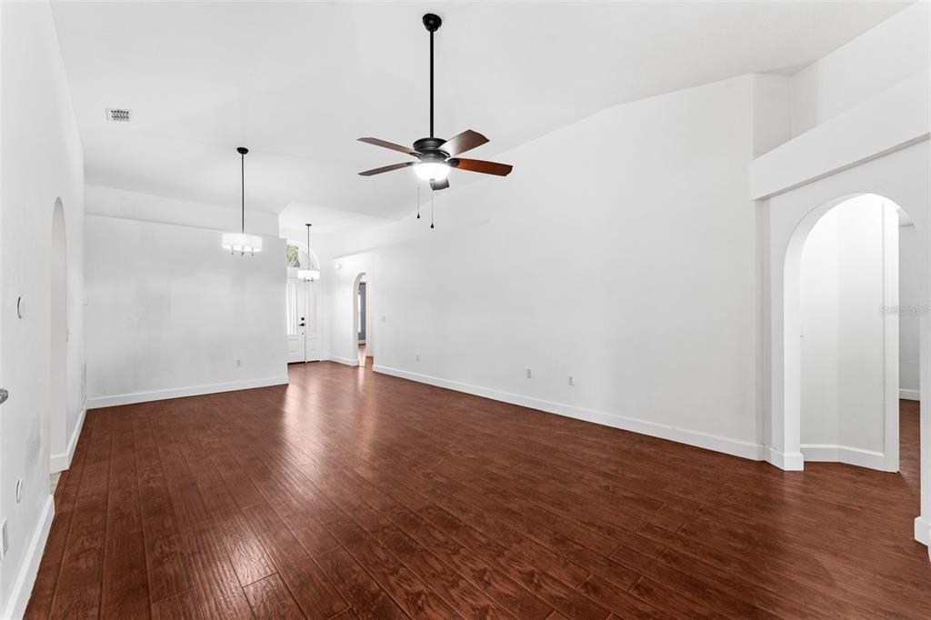 For Sale: $385,000 (4 beds, 2 baths, 1874 Square Feet)