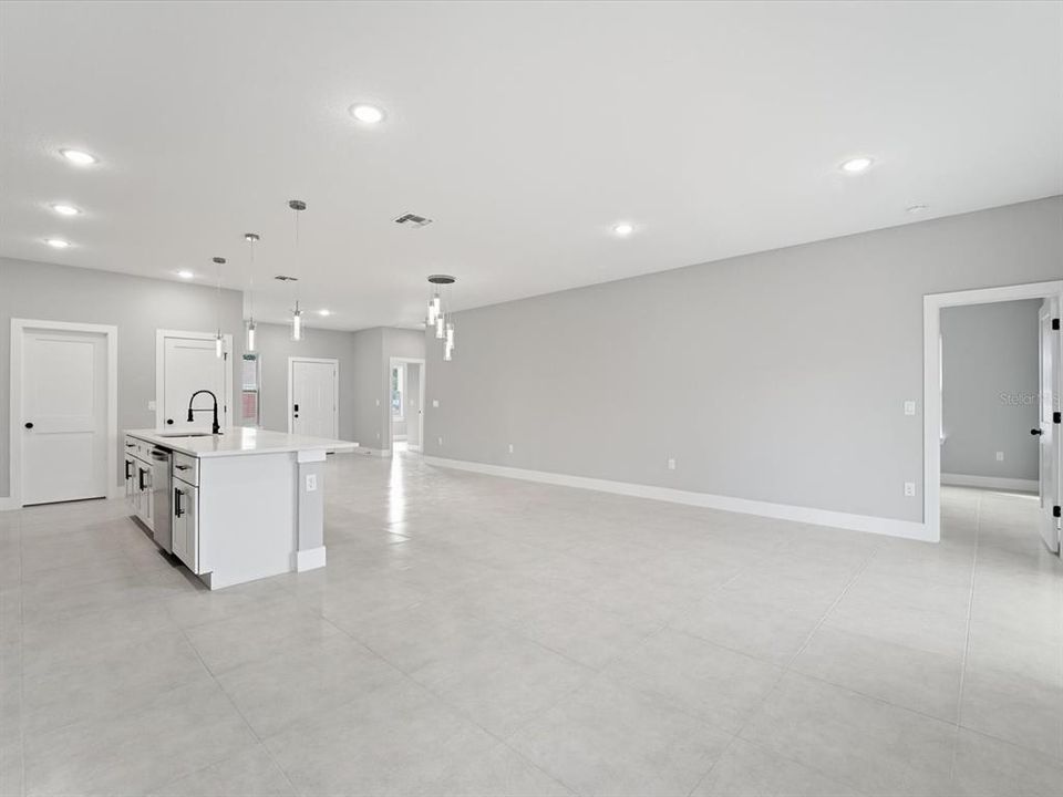 For Sale: $335,000 (4 beds, 3 baths, 1894 Square Feet)