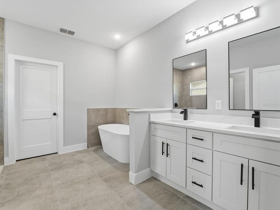 For Sale: $335,000 (4 beds, 3 baths, 1894 Square Feet)