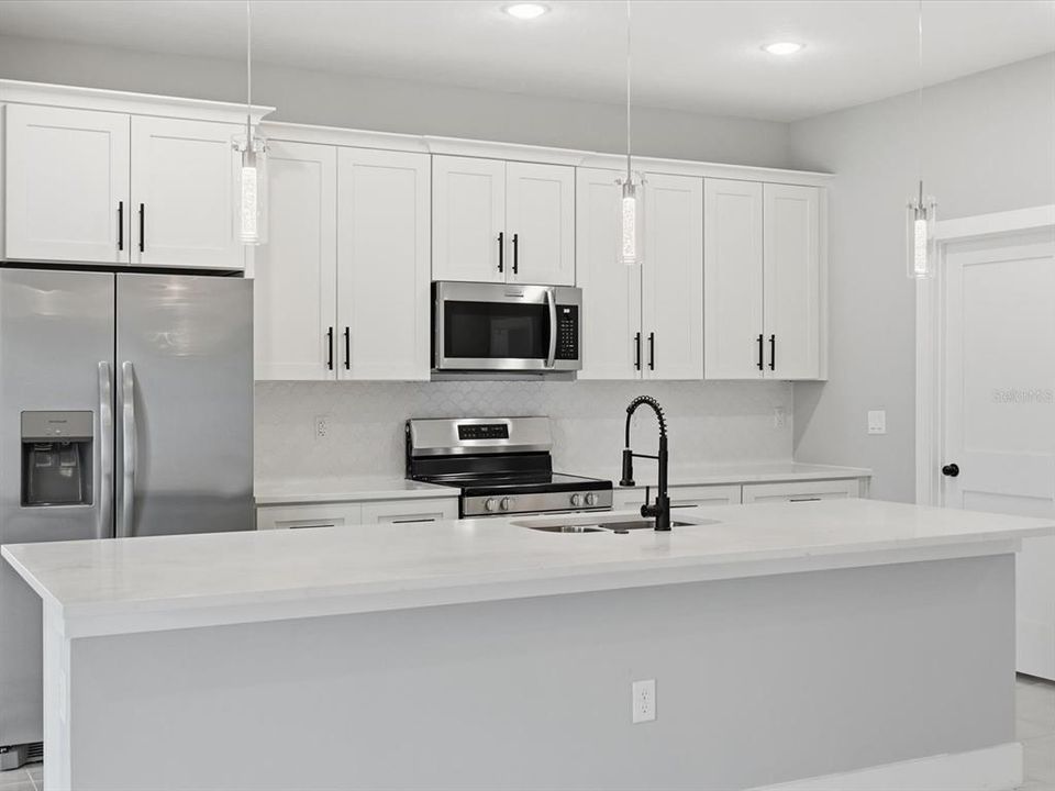 For Sale: $335,000 (4 beds, 3 baths, 1894 Square Feet)