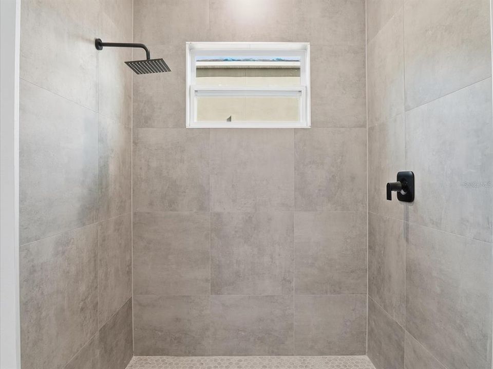 For Sale: $335,000 (4 beds, 3 baths, 1894 Square Feet)