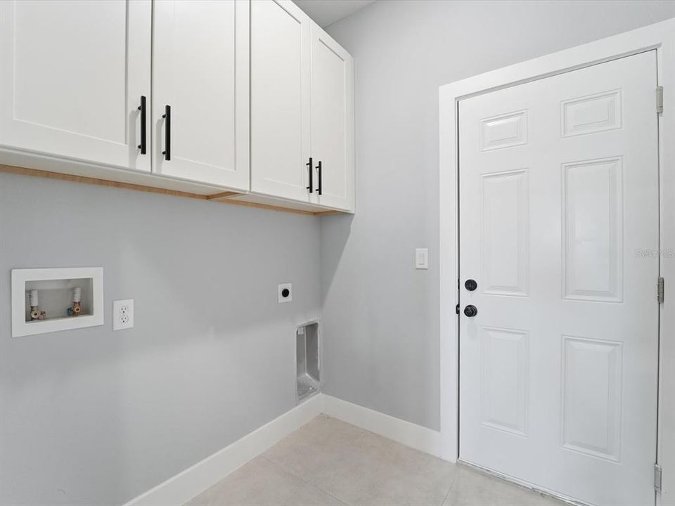 For Sale: $335,000 (4 beds, 3 baths, 1894 Square Feet)