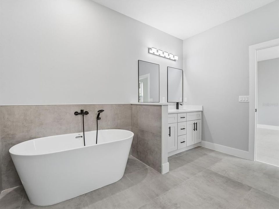 For Sale: $335,000 (4 beds, 3 baths, 1894 Square Feet)