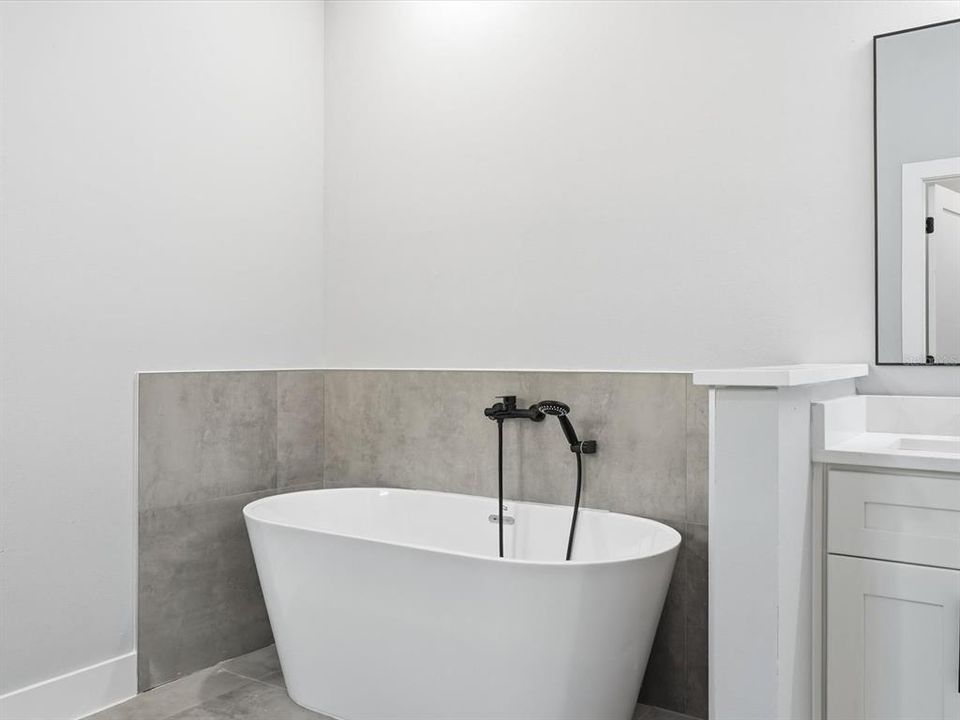 For Sale: $335,000 (4 beds, 3 baths, 1894 Square Feet)