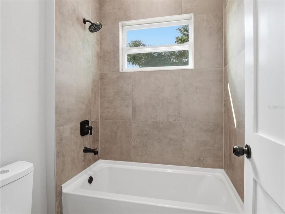 For Sale: $335,000 (4 beds, 3 baths, 1894 Square Feet)