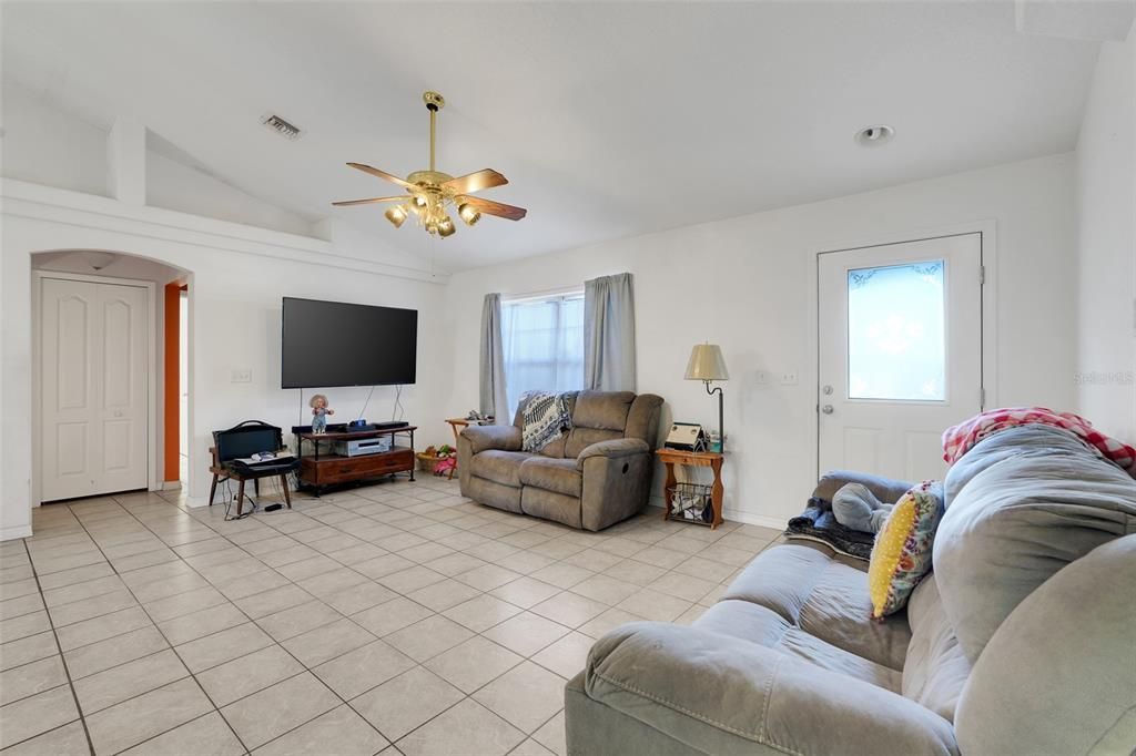 En Venta: $379,000 (3 camas, 2 baños, 1500 Pies cuadrados)