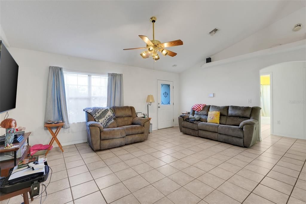 En Venta: $379,000 (3 camas, 2 baños, 1500 Pies cuadrados)