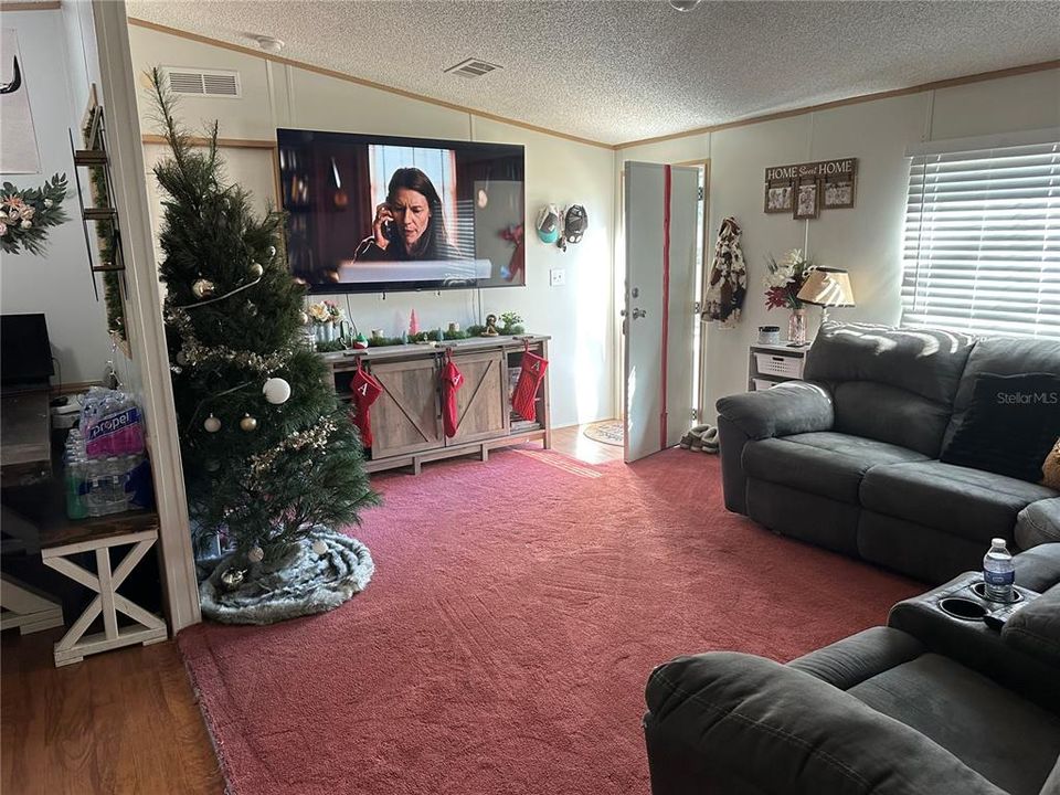 待售: $145,900 (3 贝兹, 2 浴室, 1000 平方英尺)