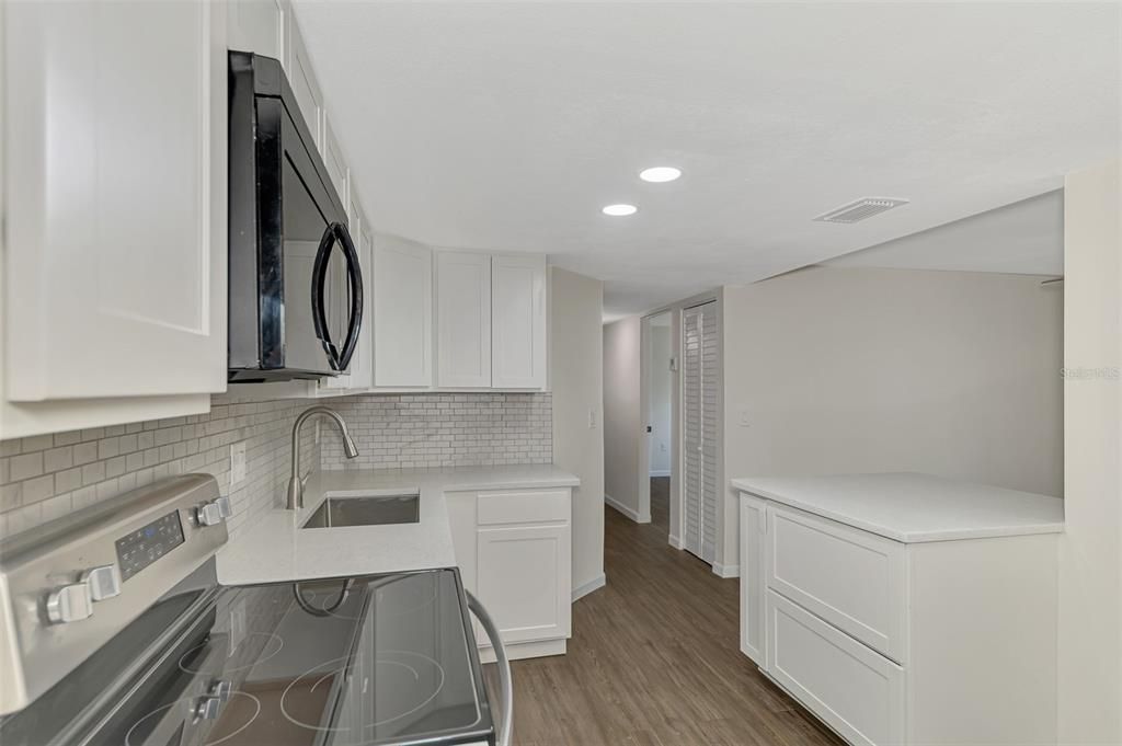 For Sale: $188,000 (2 beds, 2 baths, 960 Square Feet)