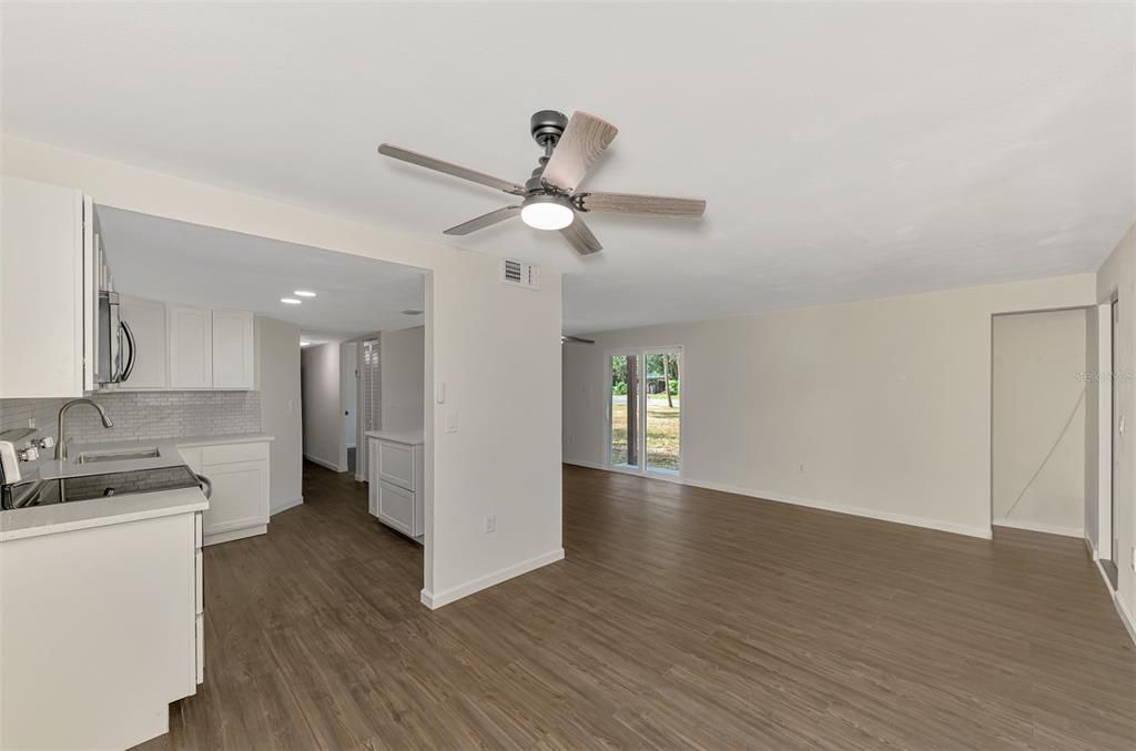 For Sale: $188,000 (2 beds, 2 baths, 960 Square Feet)