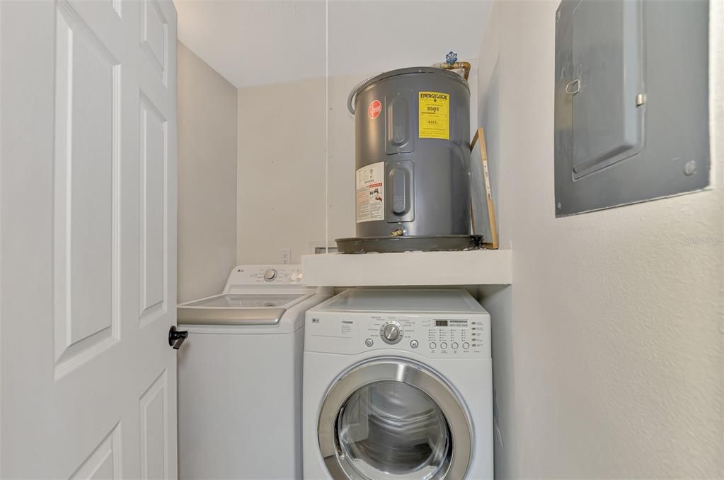 For Sale: $188,000 (2 beds, 2 baths, 960 Square Feet)