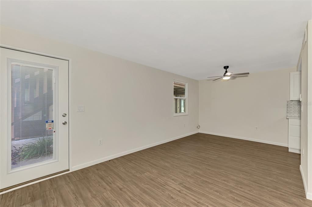 For Sale: $188,000 (2 beds, 2 baths, 960 Square Feet)