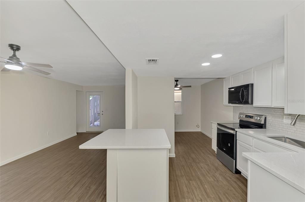 For Sale: $188,000 (2 beds, 2 baths, 960 Square Feet)