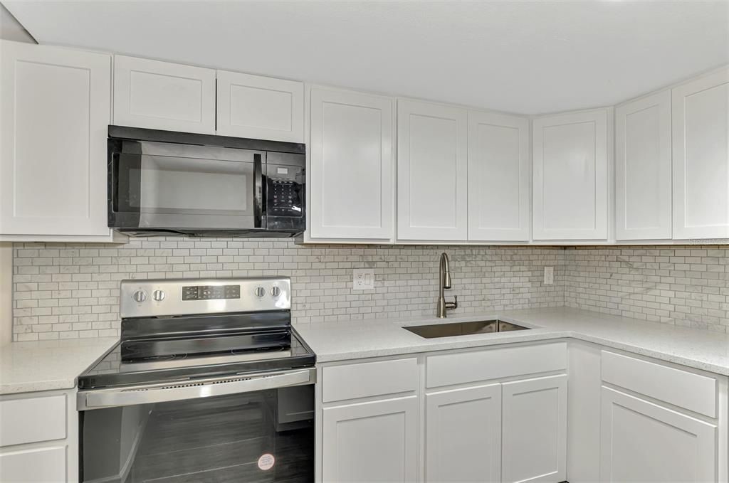 For Sale: $188,000 (2 beds, 2 baths, 960 Square Feet)