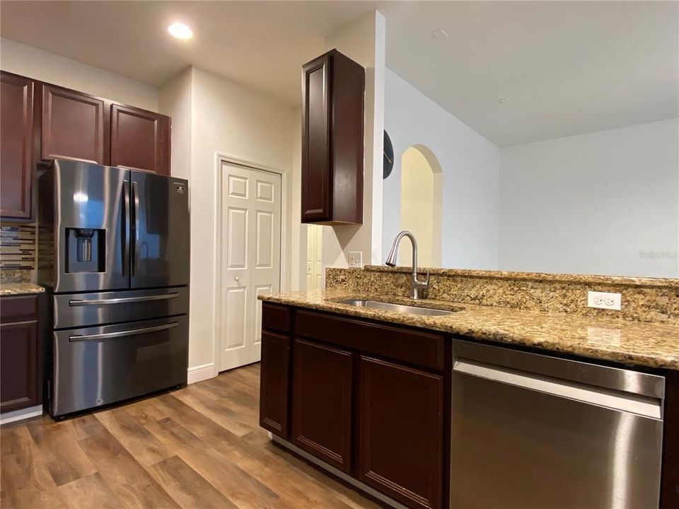 For Rent: $2,250 (3 beds, 2 baths, 1405 Square Feet)