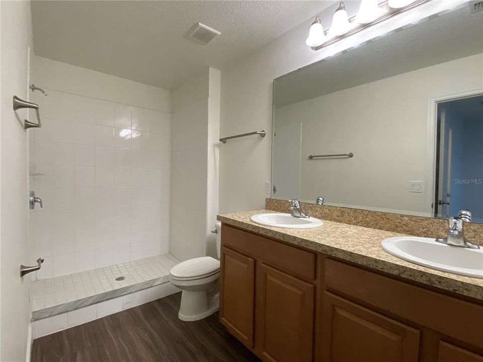 For Rent: $2,250 (3 beds, 2 baths, 1405 Square Feet)