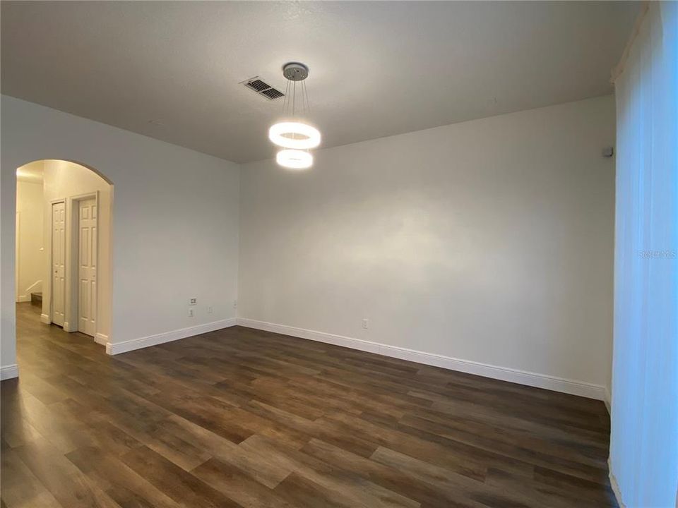 For Rent: $2,250 (3 beds, 2 baths, 1405 Square Feet)