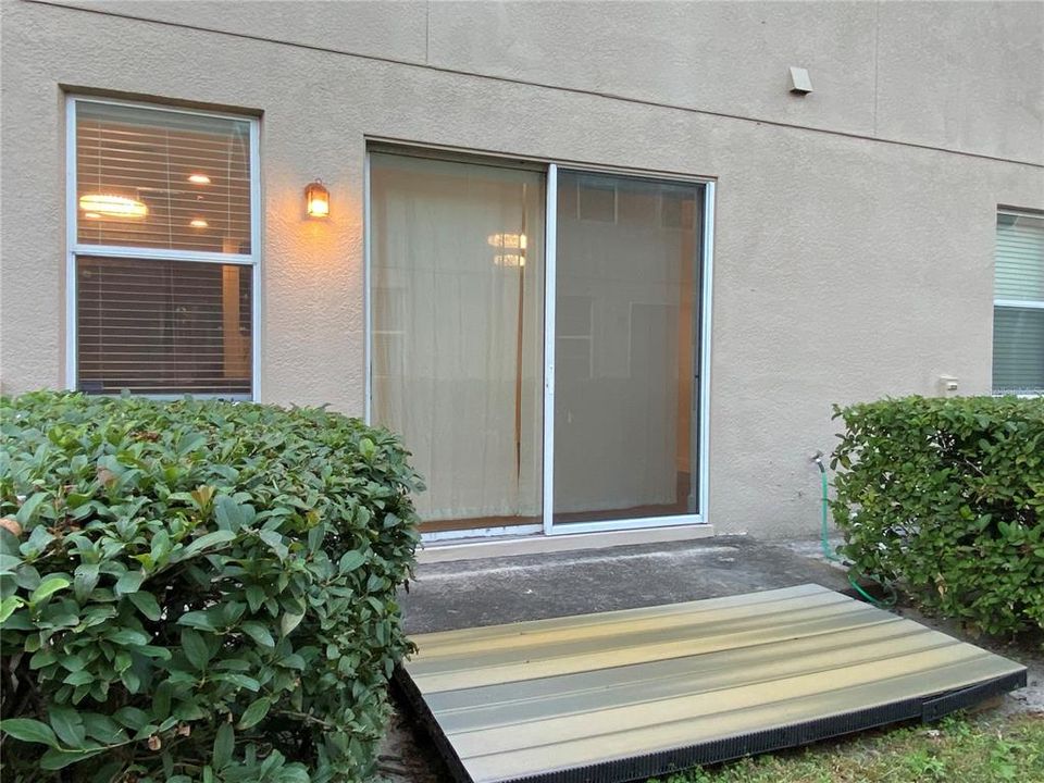 For Rent: $2,250 (3 beds, 2 baths, 1405 Square Feet)