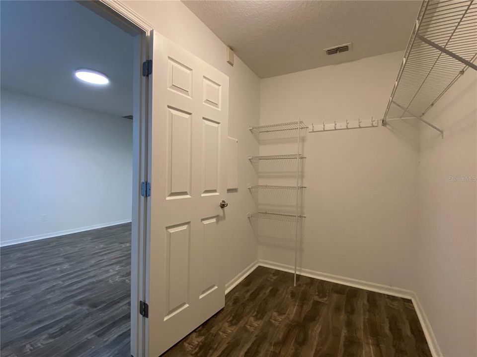 For Rent: $2,250 (3 beds, 2 baths, 1405 Square Feet)