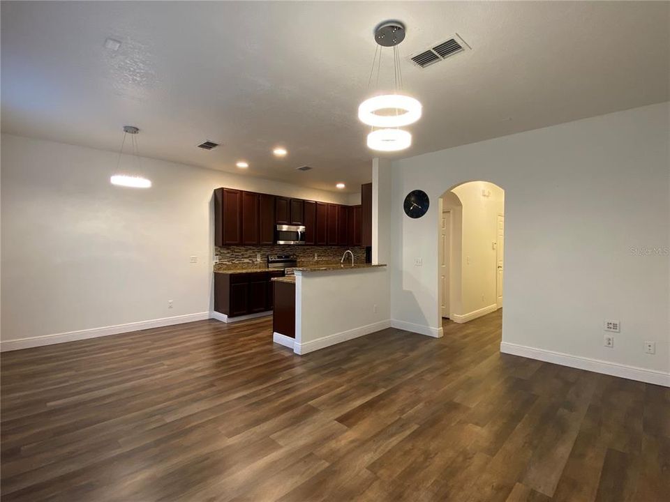 For Rent: $2,250 (3 beds, 2 baths, 1405 Square Feet)