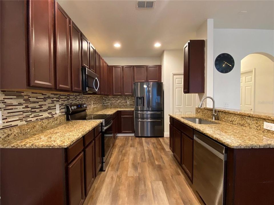 For Rent: $2,250 (3 beds, 2 baths, 1405 Square Feet)