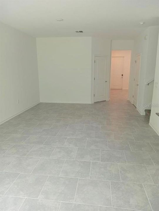 For Rent: $2,400 (3 beds, 2 baths, 1672 Square Feet)