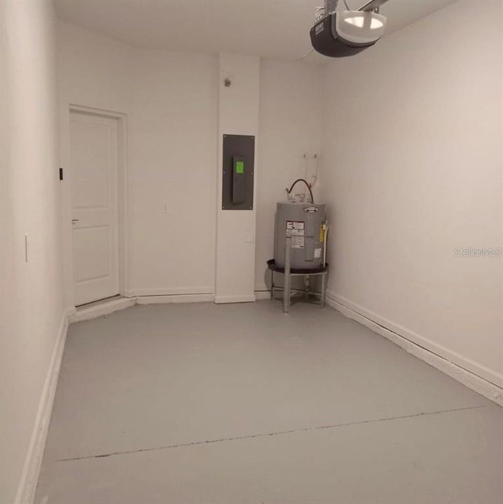 For Rent: $2,400 (3 beds, 2 baths, 1672 Square Feet)