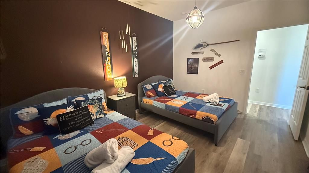 For Sale: $307,000 (3 beds, 2 baths, 1300 Square Feet)