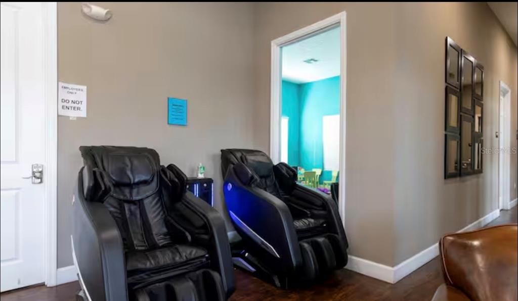 For Sale: $307,000 (3 beds, 2 baths, 1300 Square Feet)