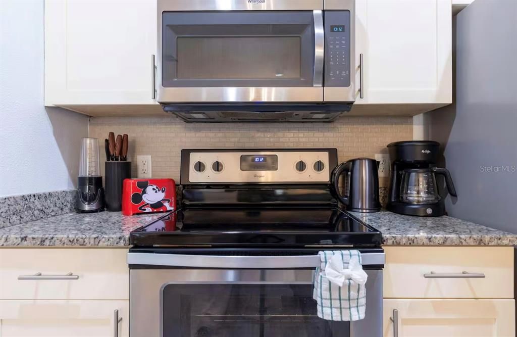 For Sale: $307,000 (3 beds, 2 baths, 1300 Square Feet)