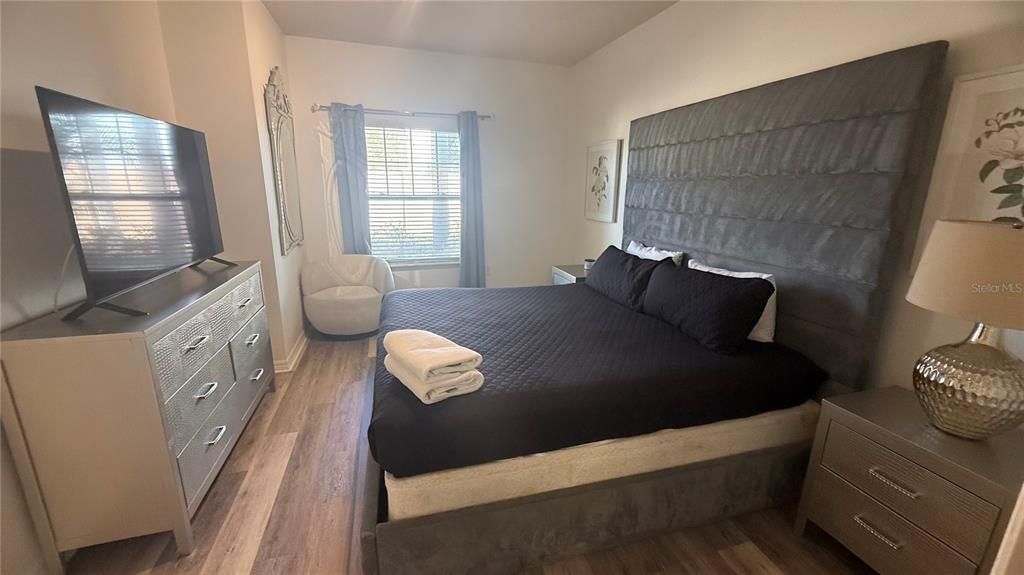 For Sale: $307,000 (3 beds, 2 baths, 1300 Square Feet)