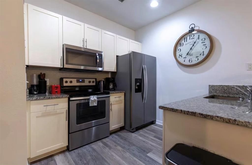 For Sale: $307,000 (3 beds, 2 baths, 1300 Square Feet)
