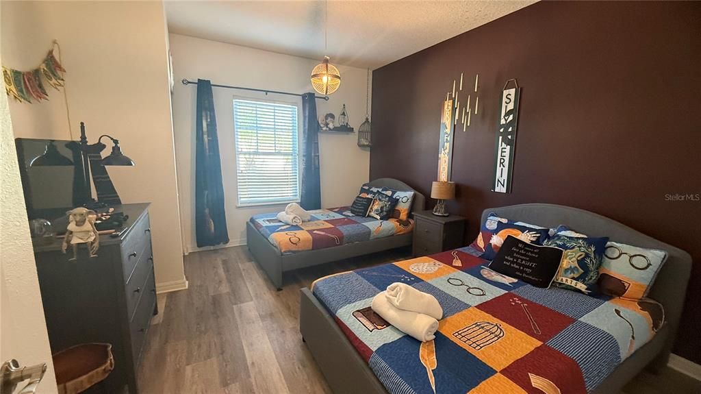 For Sale: $307,000 (3 beds, 2 baths, 1300 Square Feet)