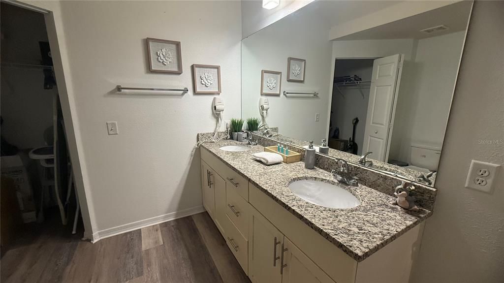 For Sale: $307,000 (3 beds, 2 baths, 1300 Square Feet)