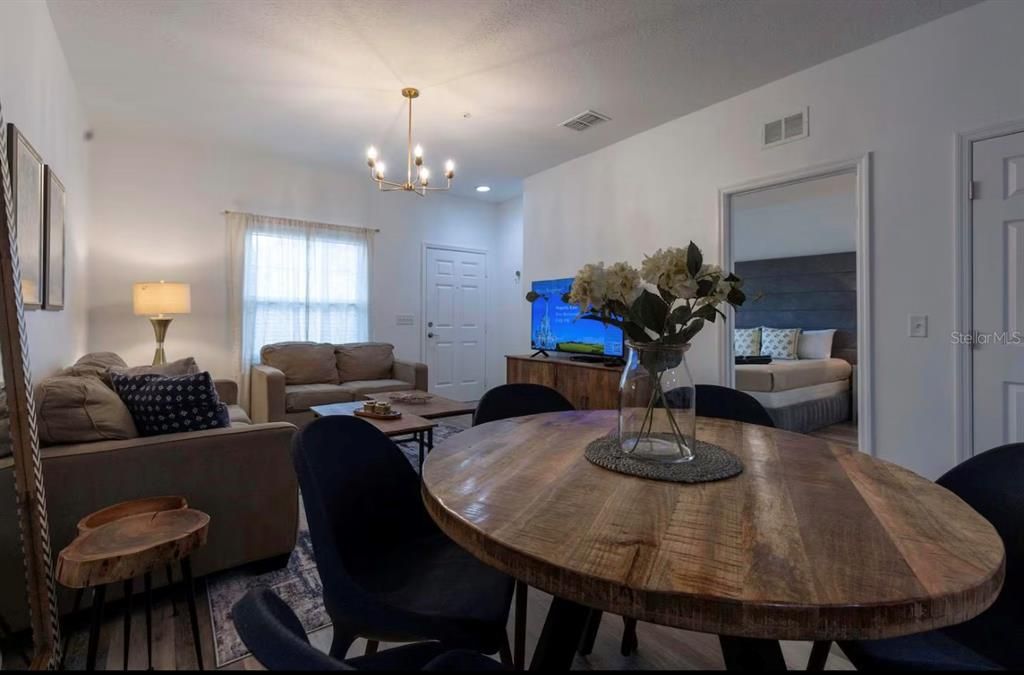 For Sale: $307,000 (3 beds, 2 baths, 1300 Square Feet)