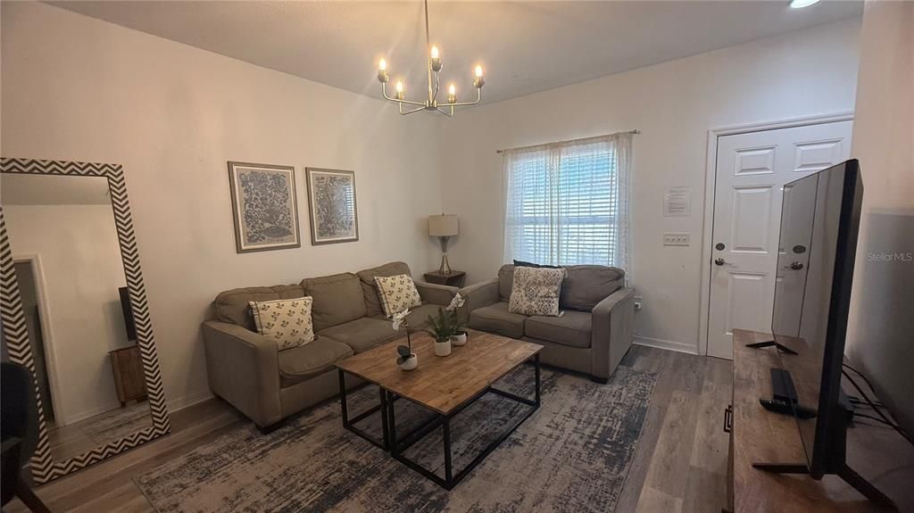 For Sale: $307,000 (3 beds, 2 baths, 1300 Square Feet)