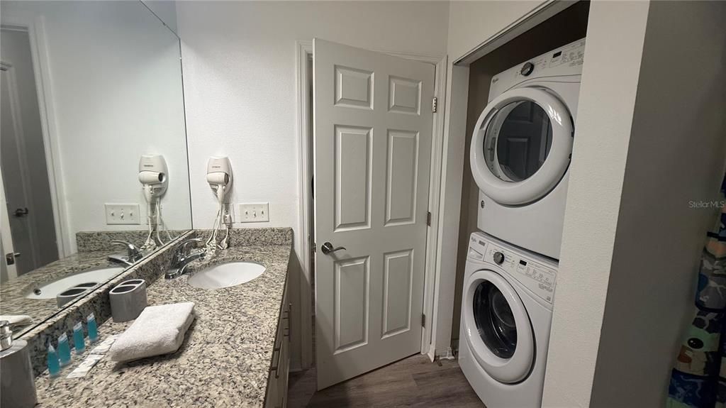 For Sale: $307,000 (3 beds, 2 baths, 1300 Square Feet)