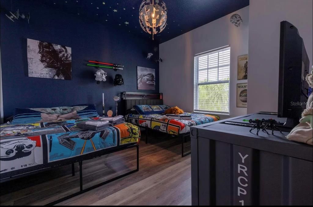 For Sale: $307,000 (3 beds, 2 baths, 1300 Square Feet)