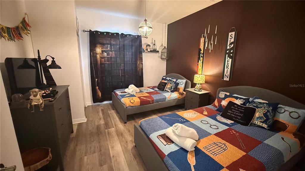 For Sale: $307,000 (3 beds, 2 baths, 1300 Square Feet)