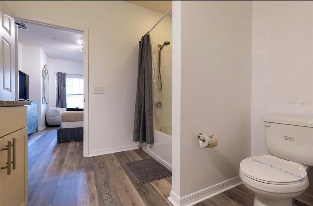 For Sale: $307,000 (3 beds, 2 baths, 1300 Square Feet)