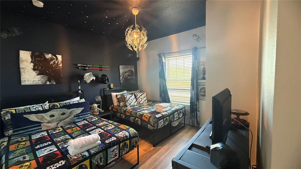 For Sale: $307,000 (3 beds, 2 baths, 1300 Square Feet)