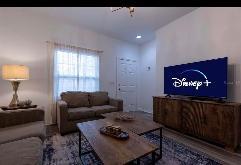 For Sale: $307,000 (3 beds, 2 baths, 1300 Square Feet)