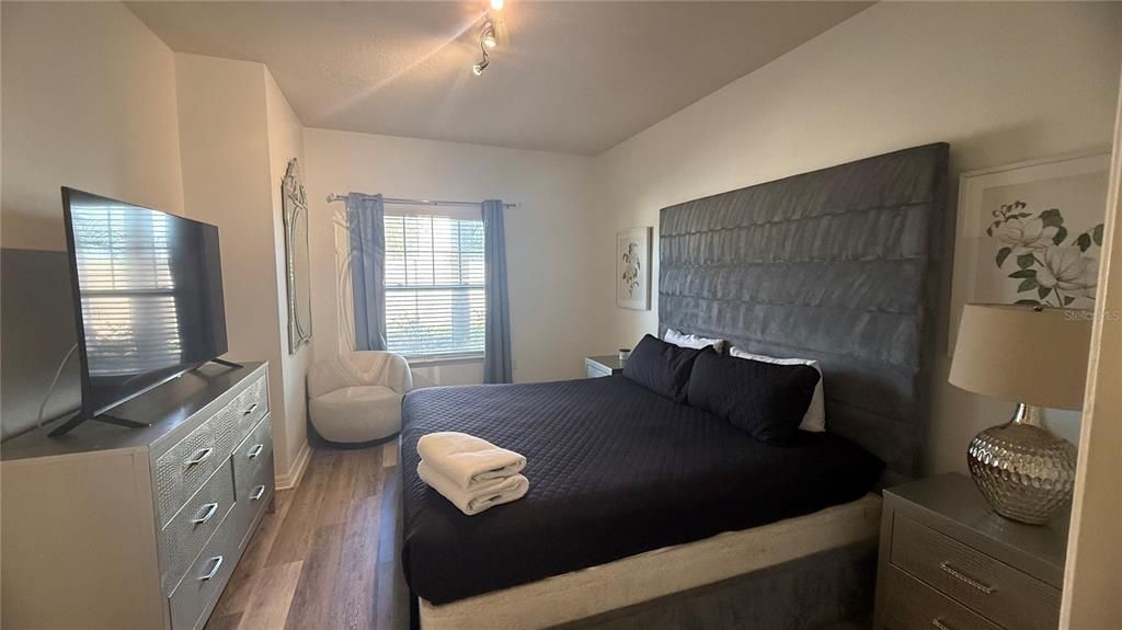 For Sale: $307,000 (3 beds, 2 baths, 1300 Square Feet)